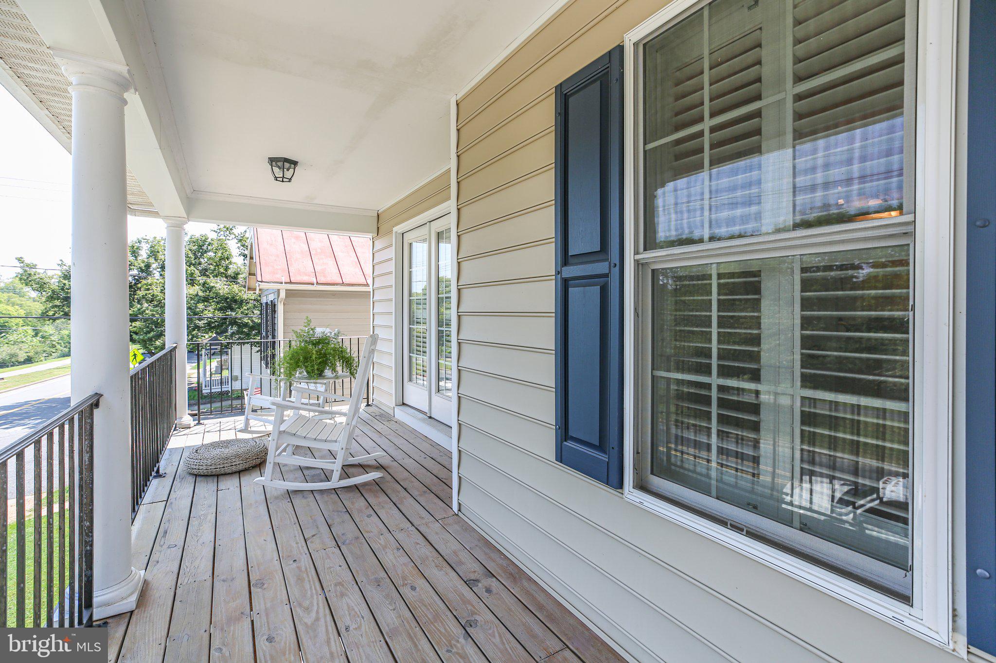 2618 CAROLINE STREET