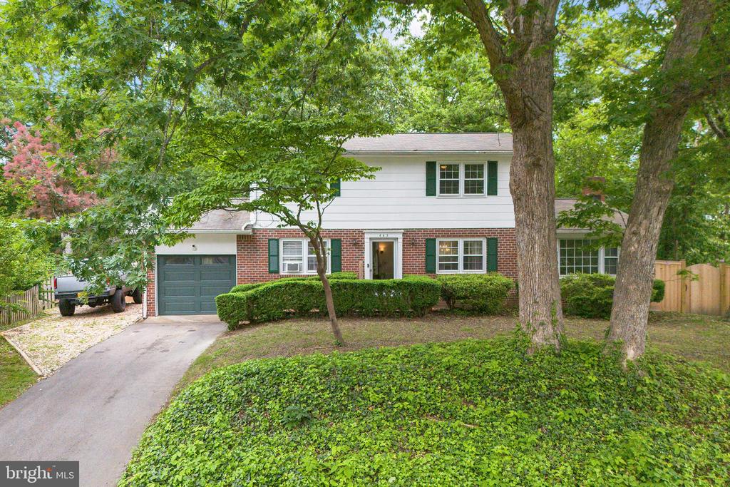 443 DEERWOOD DRIVE