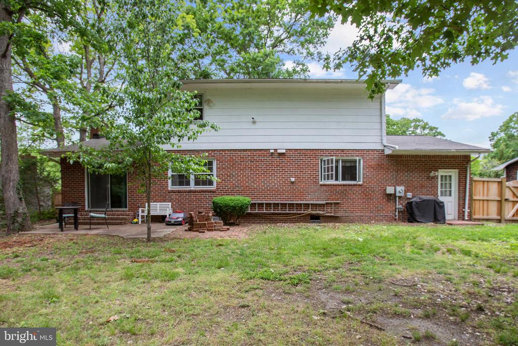 443 DEERWOOD DRIVE