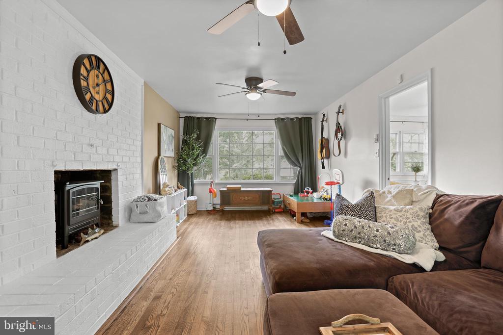 443 DEERWOOD DRIVE