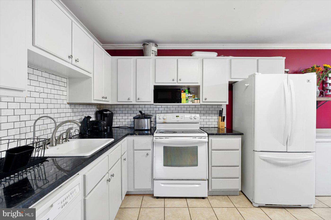 4449 WILLOW TREE LANE