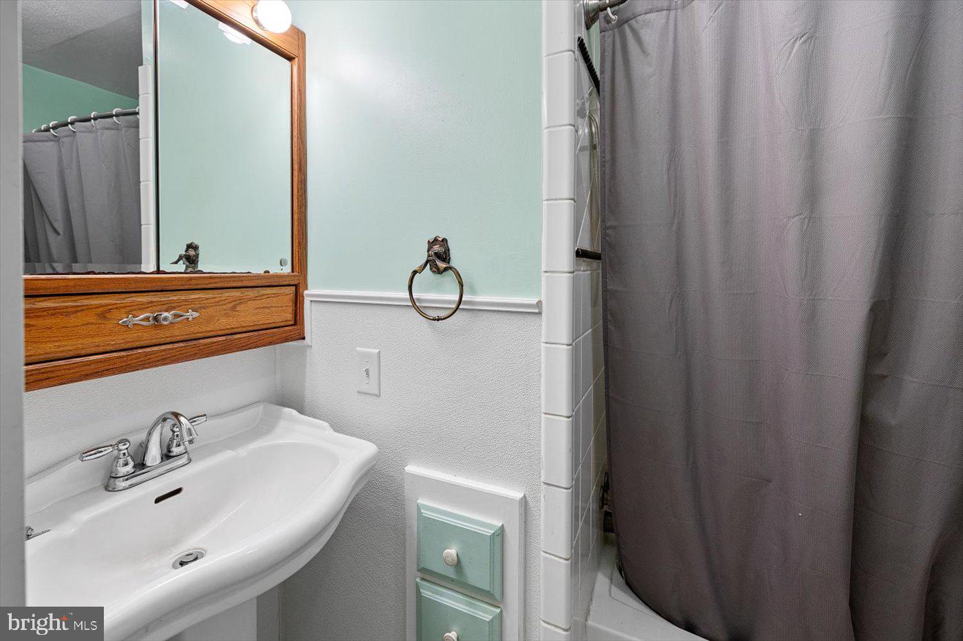 4449 WILLOW TREE LANE