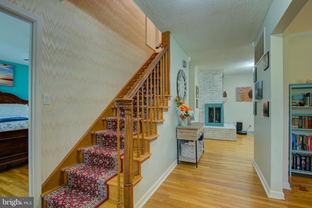 8406 CEDAR LANE