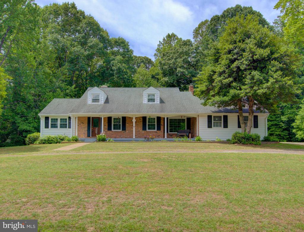8406 CEDAR LANE
