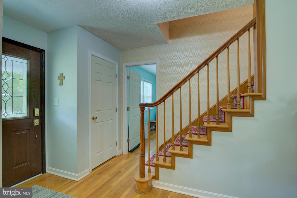 8406 CEDAR LANE