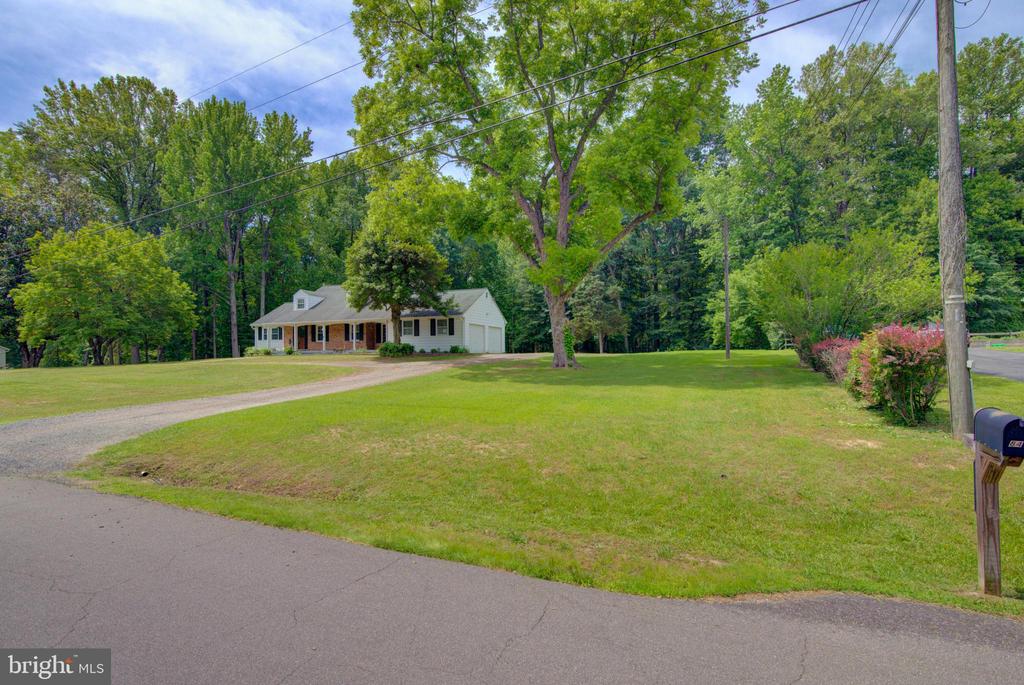 8406 CEDAR LANE