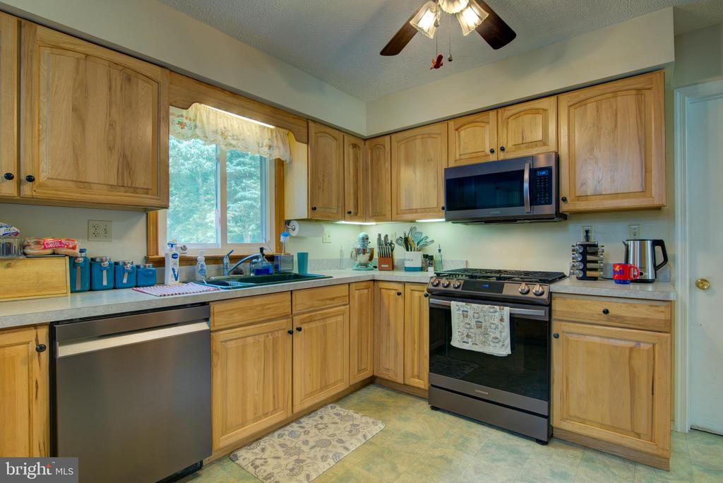 8406 CEDAR LANE