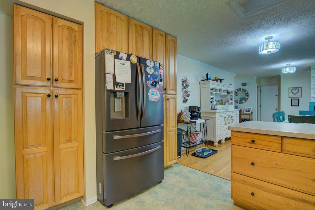 8406 CEDAR LANE