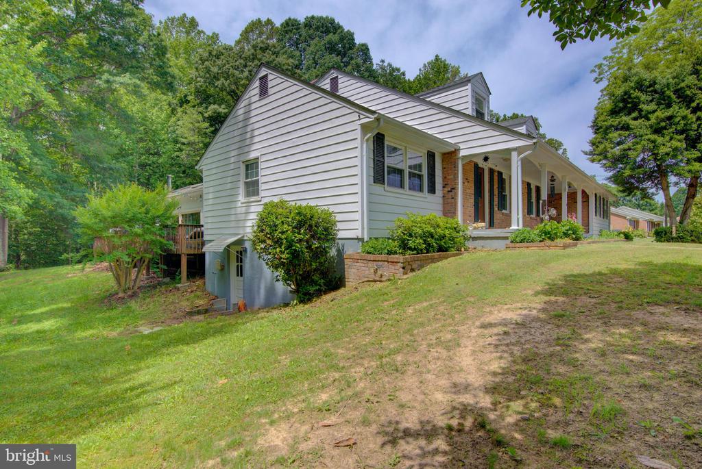 8406 CEDAR LANE