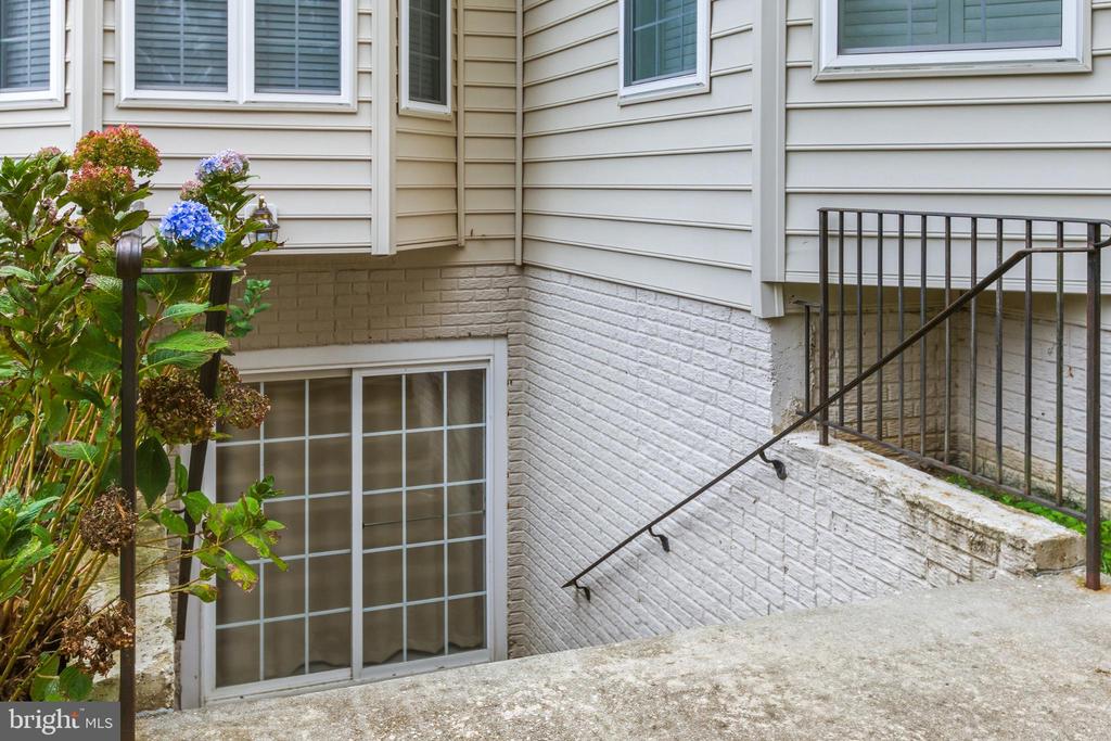 4260 ALEXIS LANE