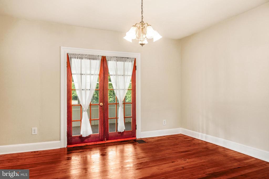 10287 DAHLGREN ROAD