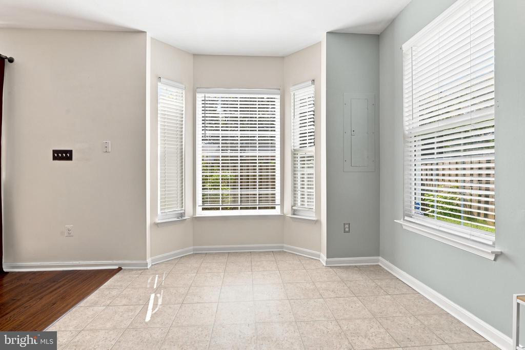 5200 DRAKES COURT
