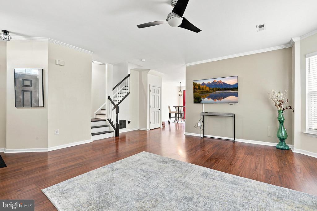 5200 DRAKES COURT