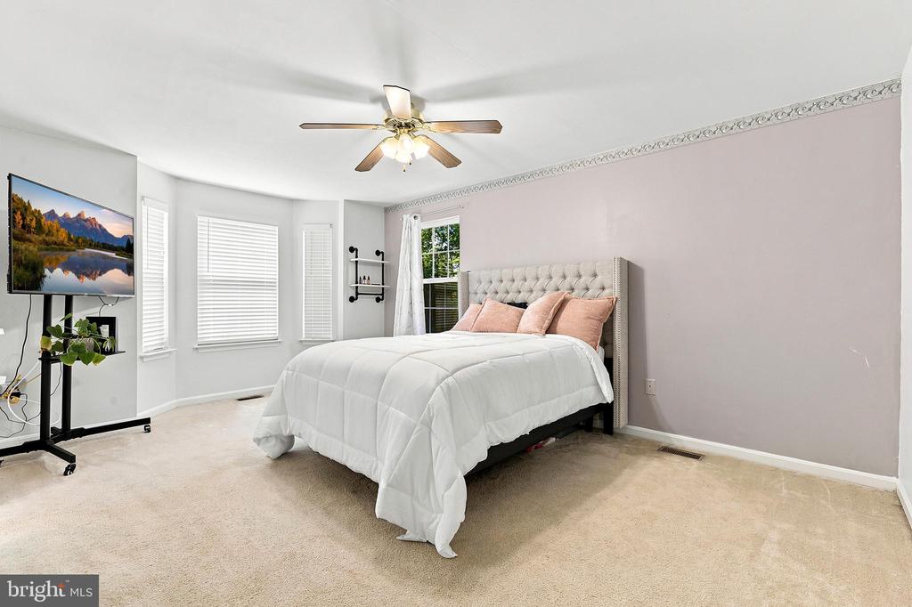 5200 DRAKES COURT