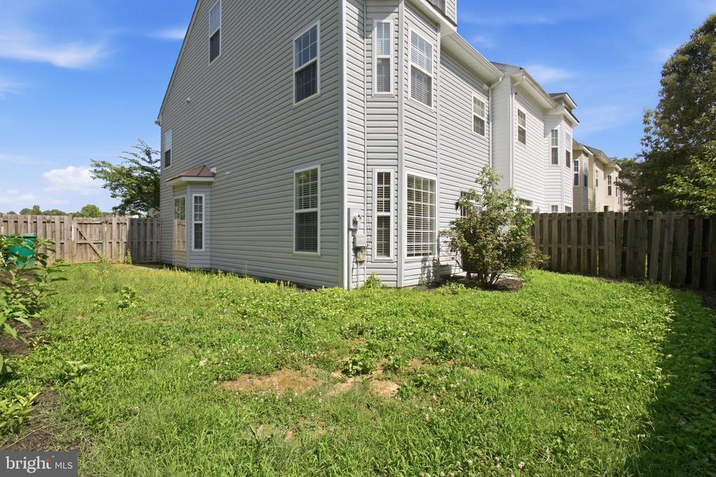 5200 DRAKES COURT