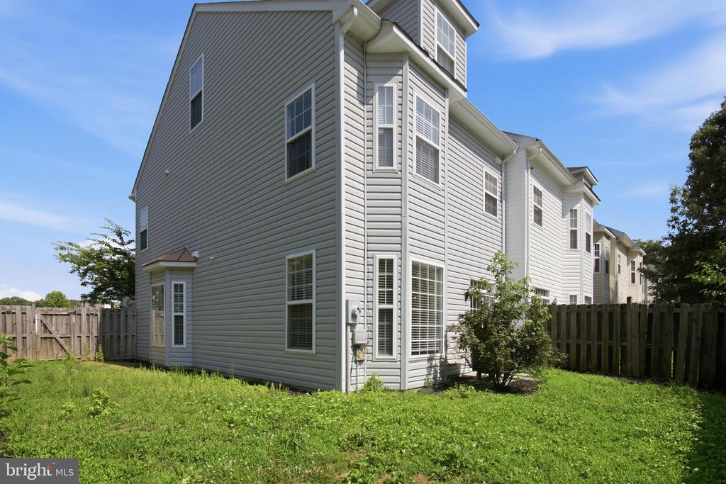 5200 DRAKES COURT