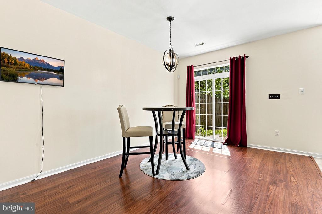 5200 DRAKES COURT
