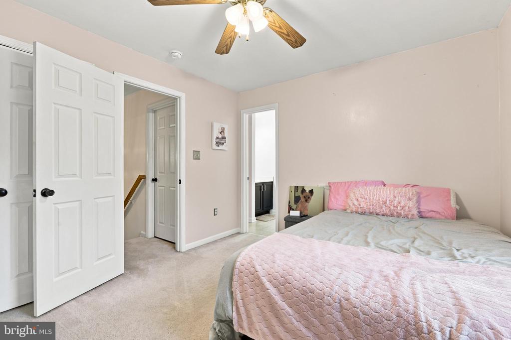 5200 DRAKES COURT