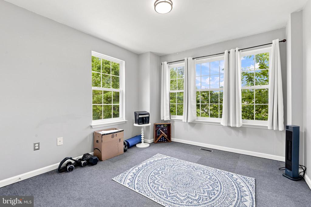 5200 DRAKES COURT