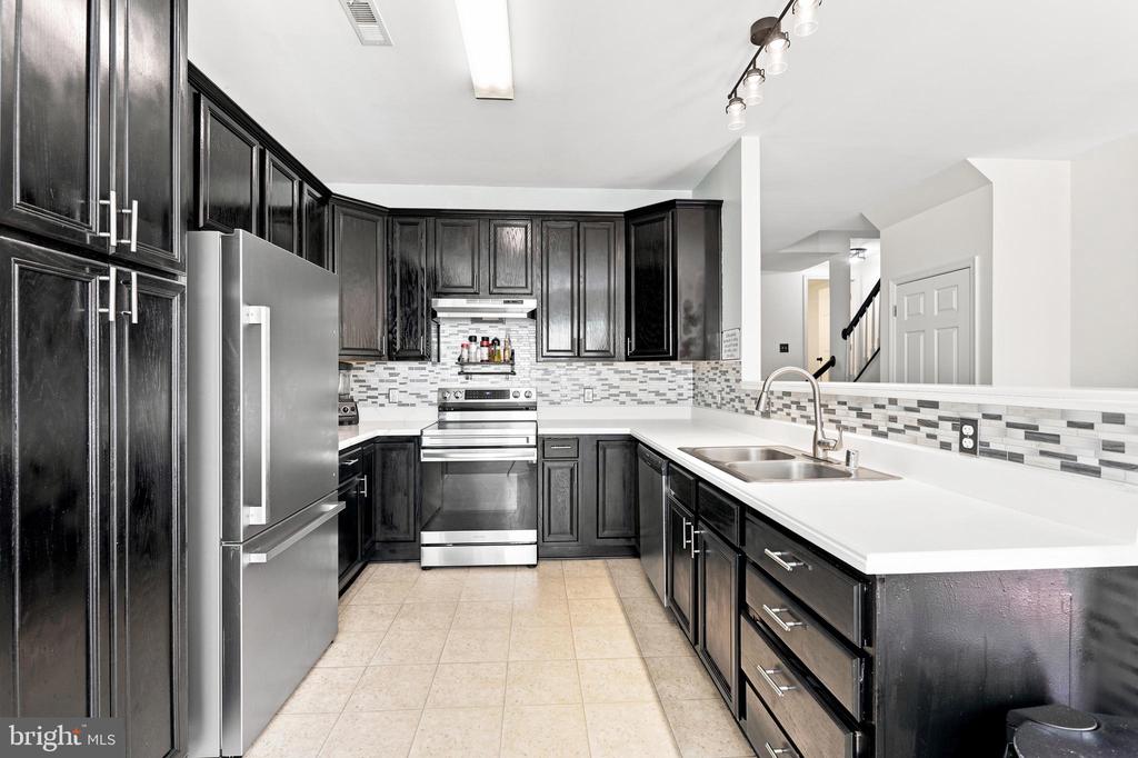 5200 DRAKES COURT