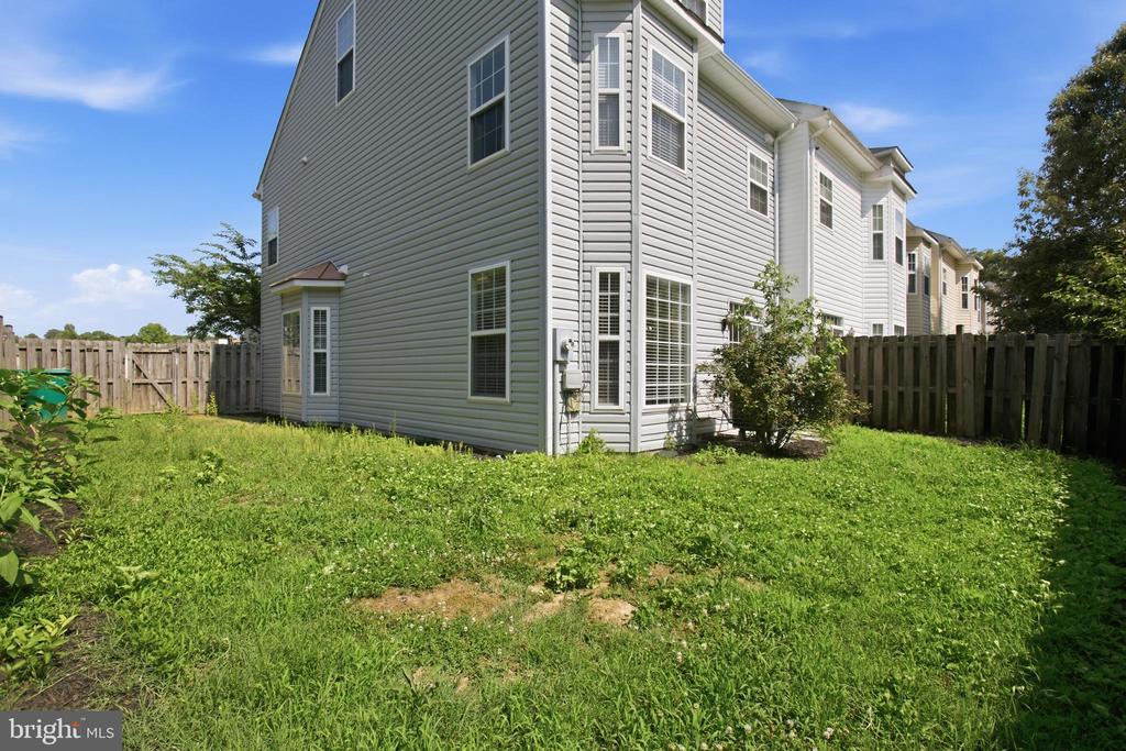 5200 DRAKES COURT