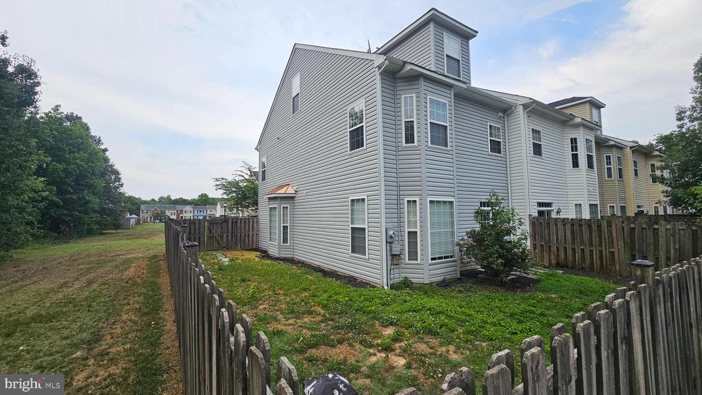 5200 DRAKES COURT