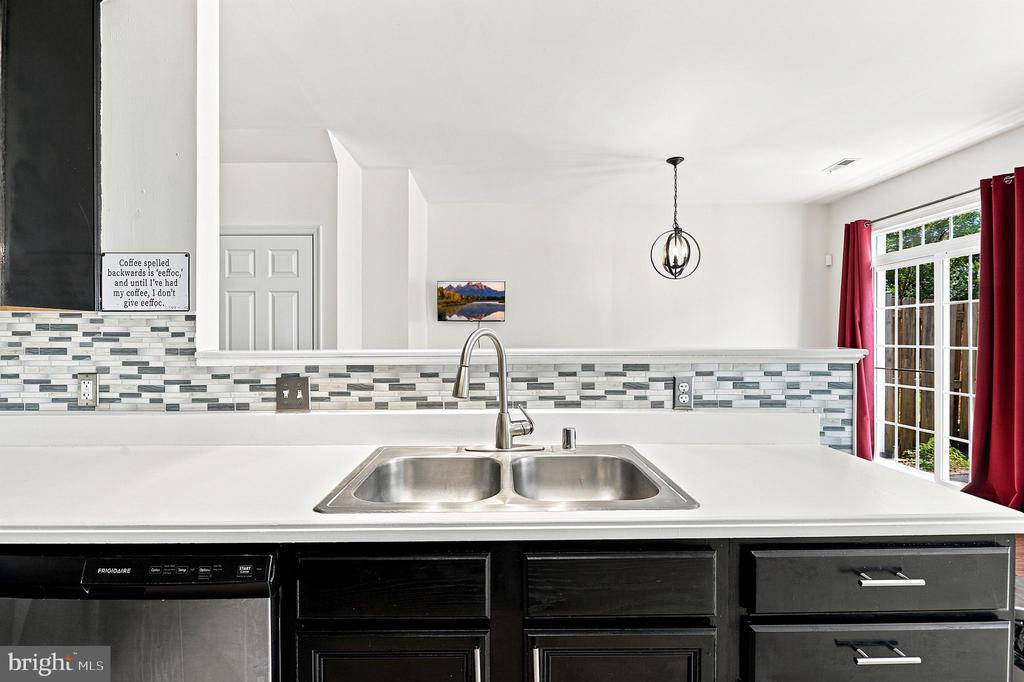 5200 DRAKES COURT