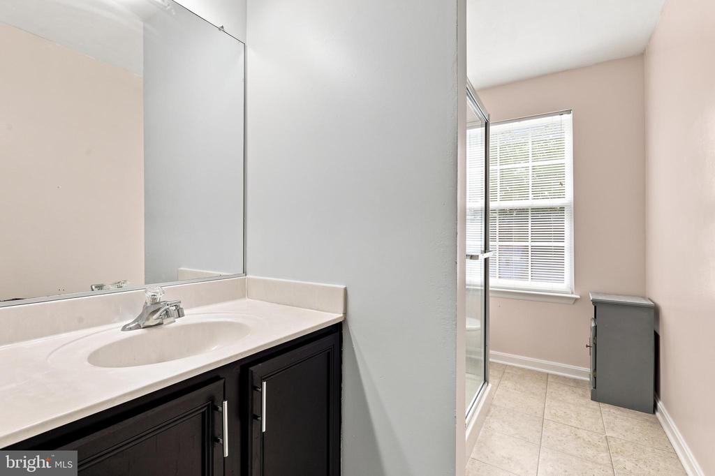 5200 DRAKES COURT