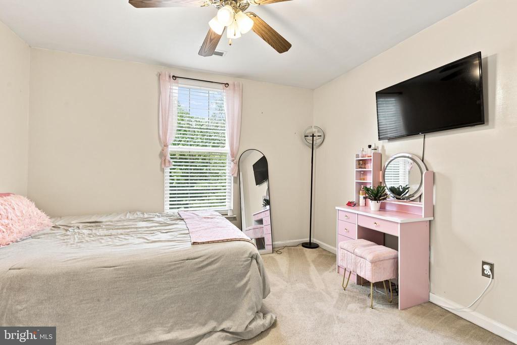 5200 DRAKES COURT