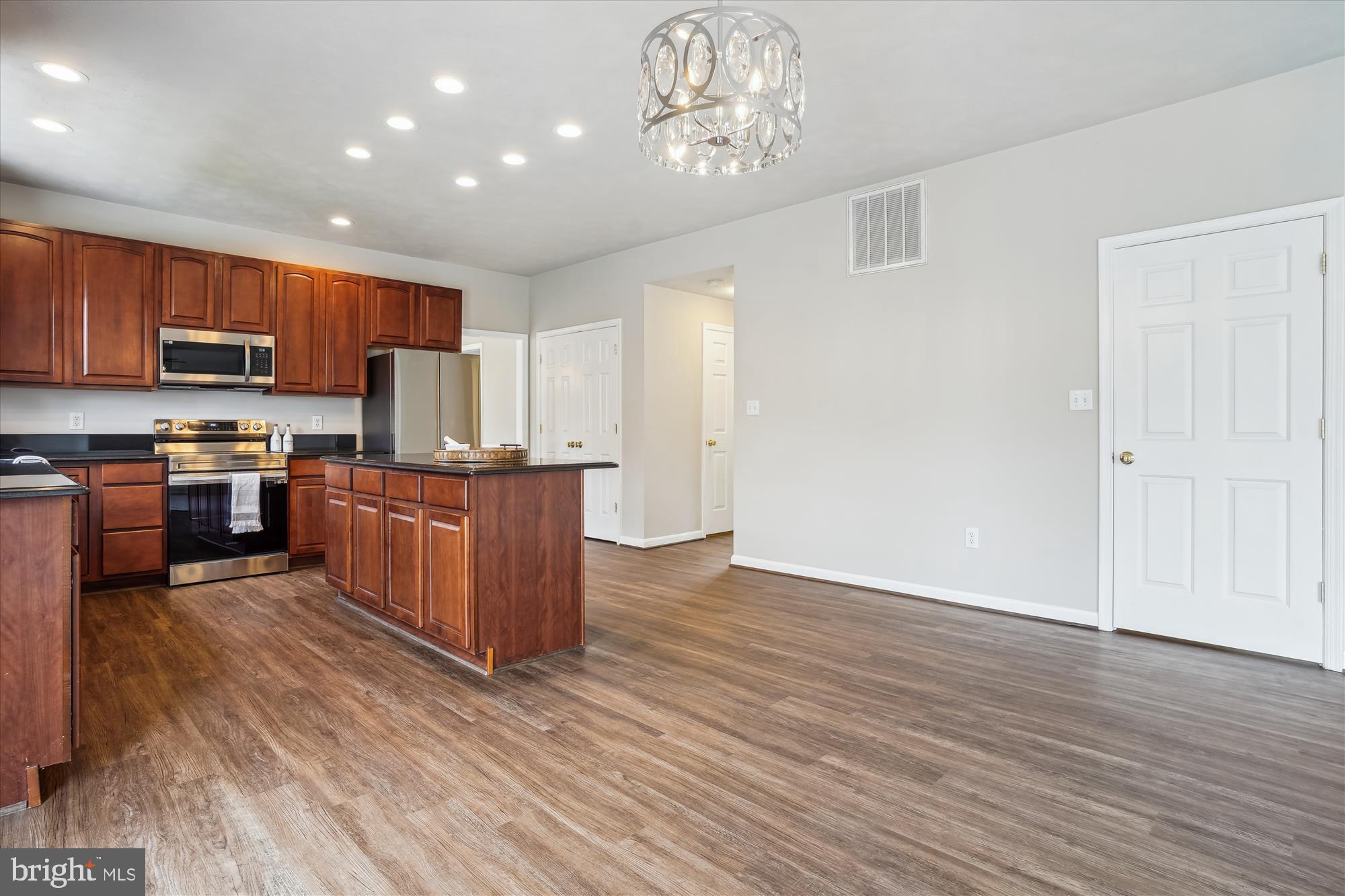 10204 NAPOLEON STREET