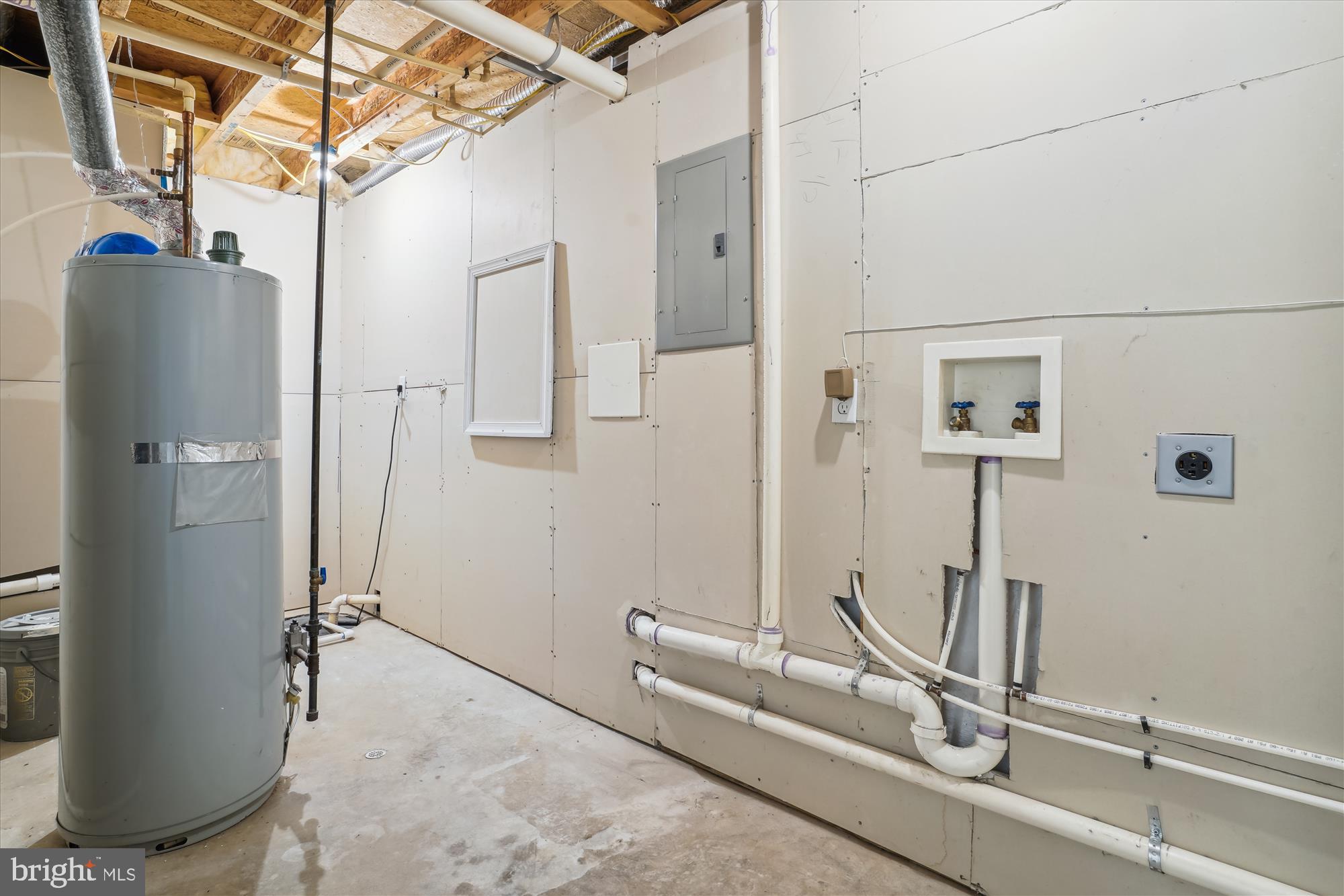 10204 NAPOLEON STREET