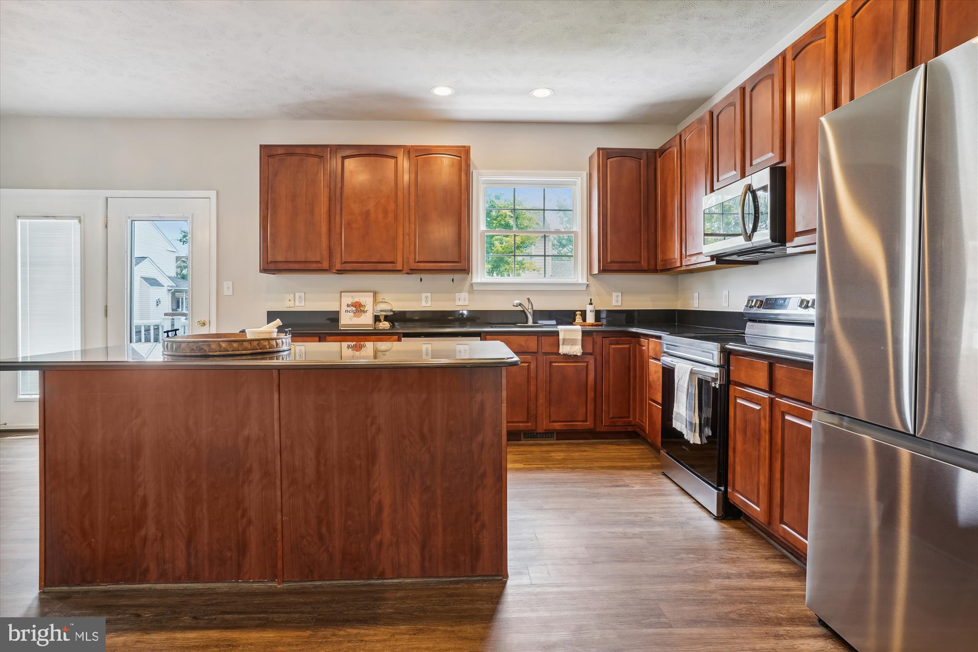 10204 NAPOLEON STREET