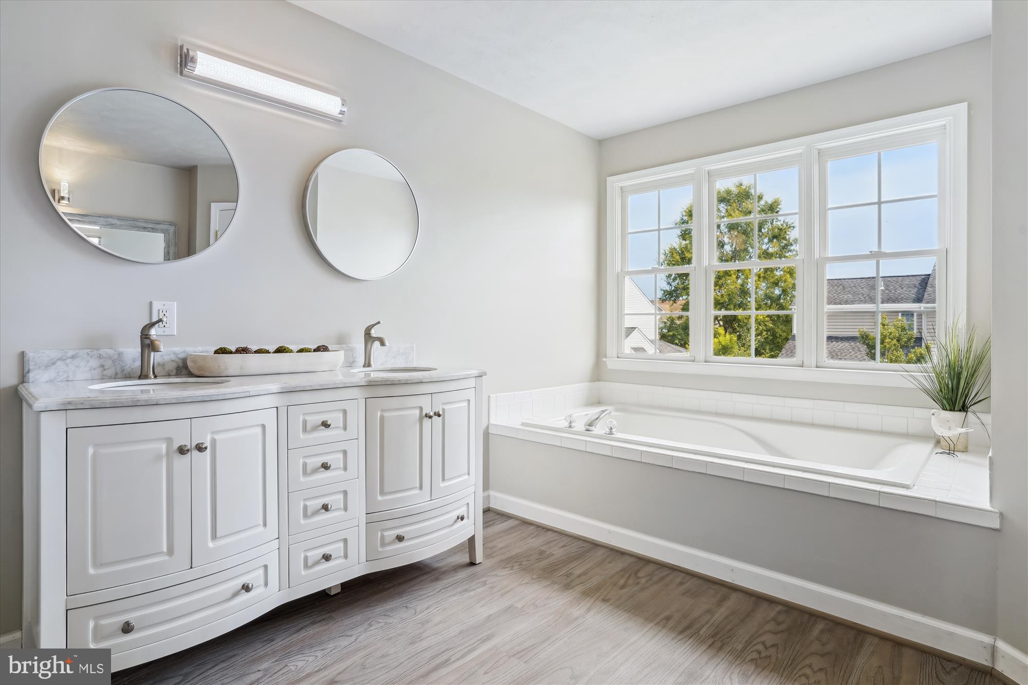 10204 NAPOLEON STREET