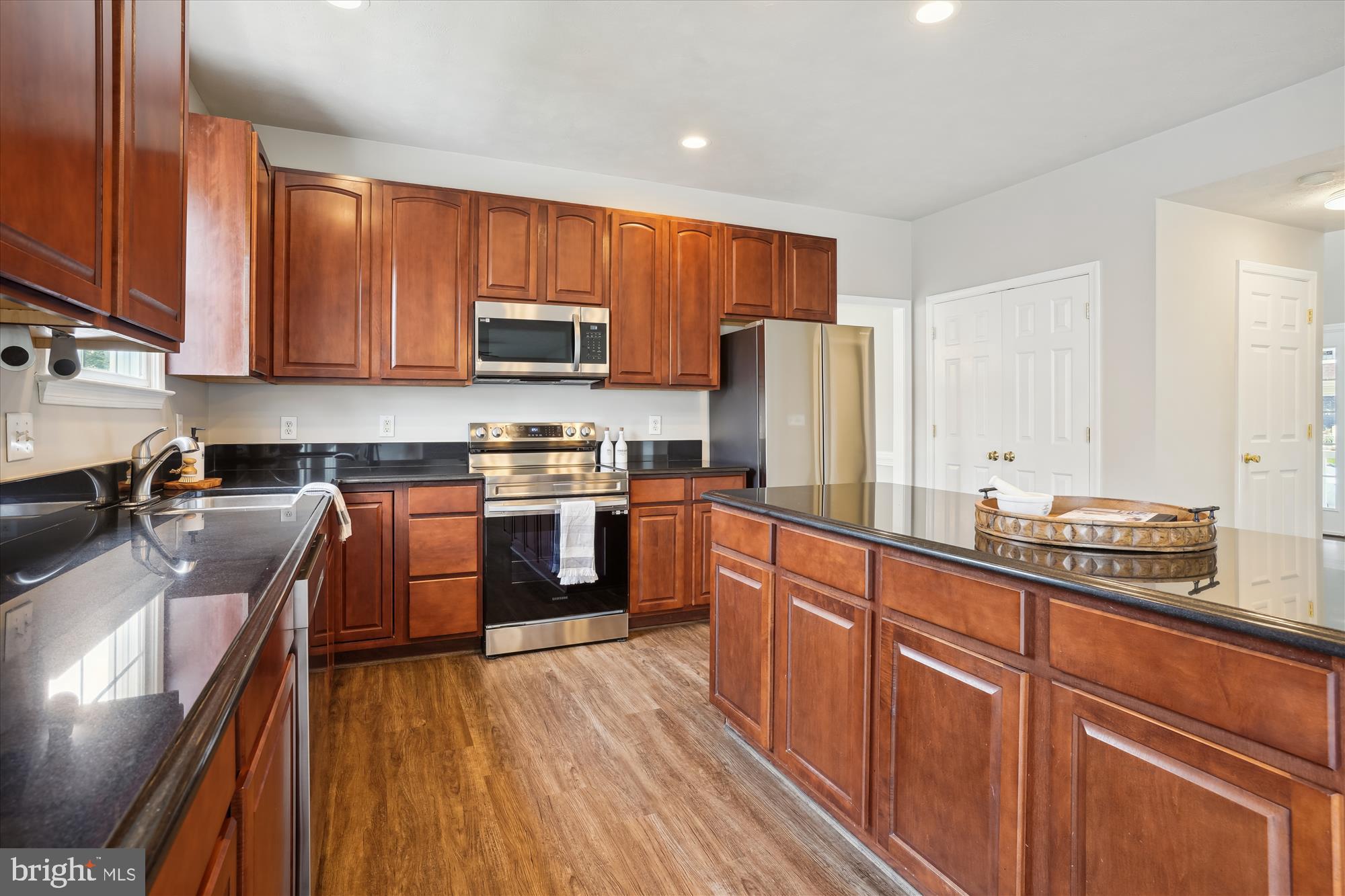 10204 NAPOLEON STREET