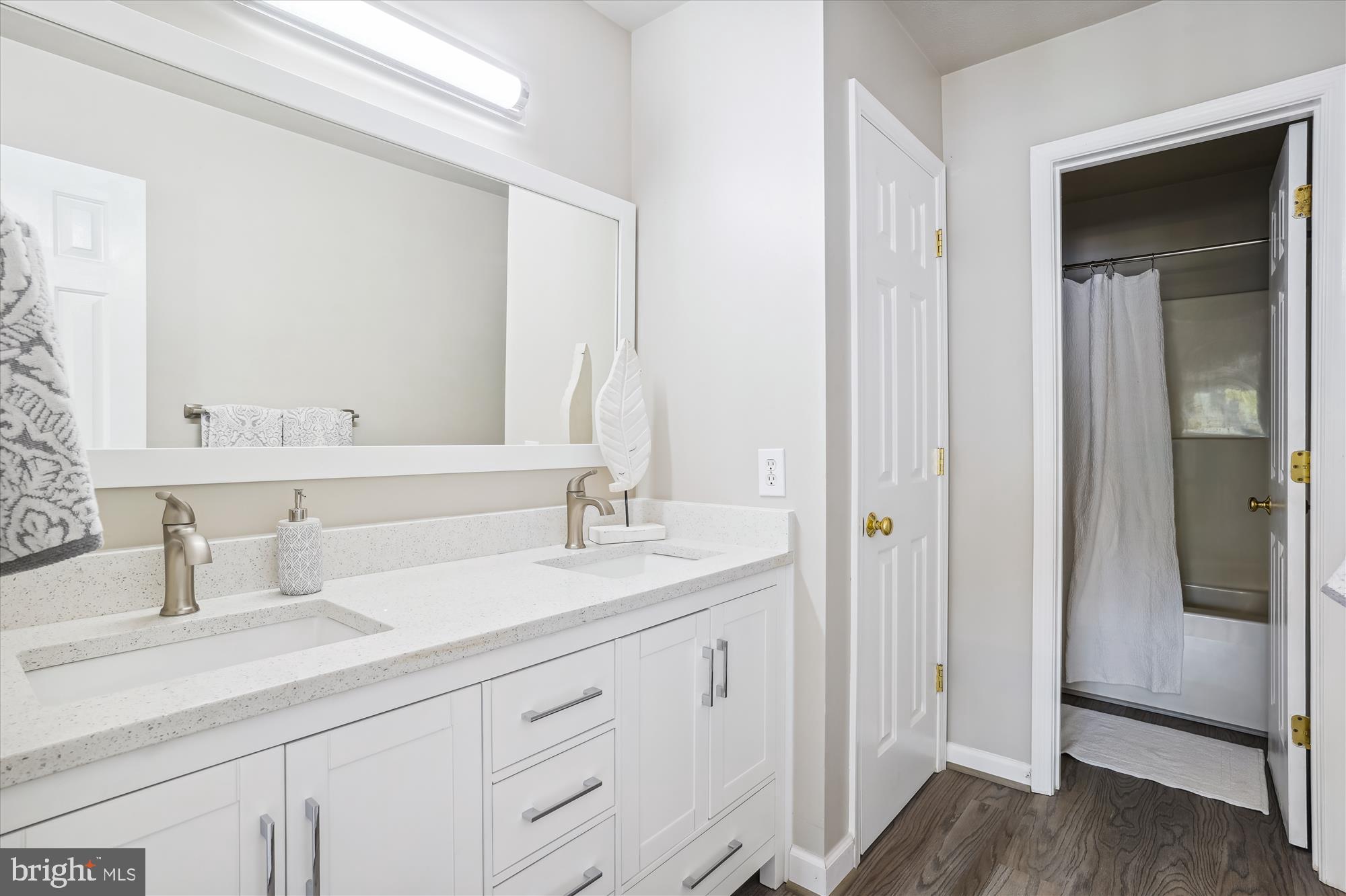 10204 NAPOLEON STREET