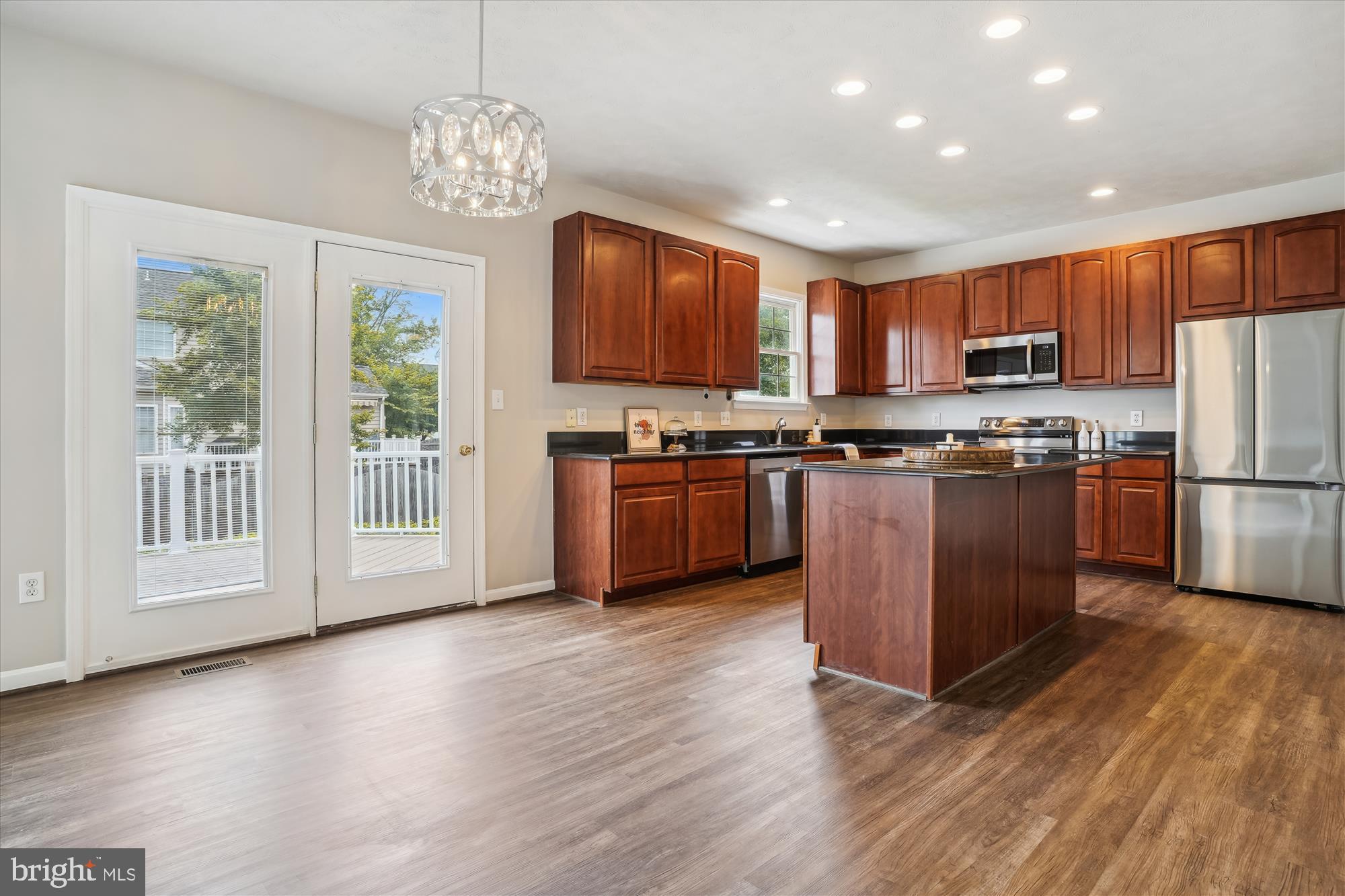 10204 NAPOLEON STREET