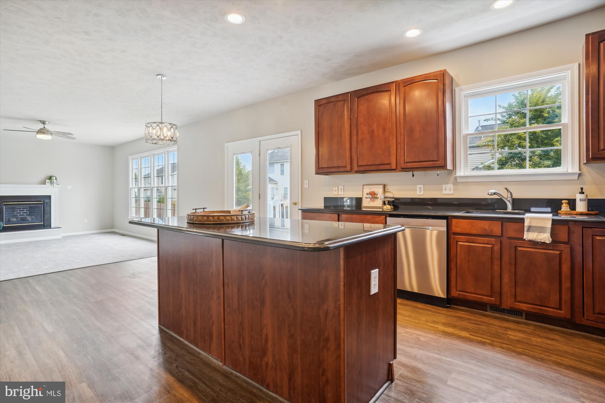 10204 NAPOLEON STREET