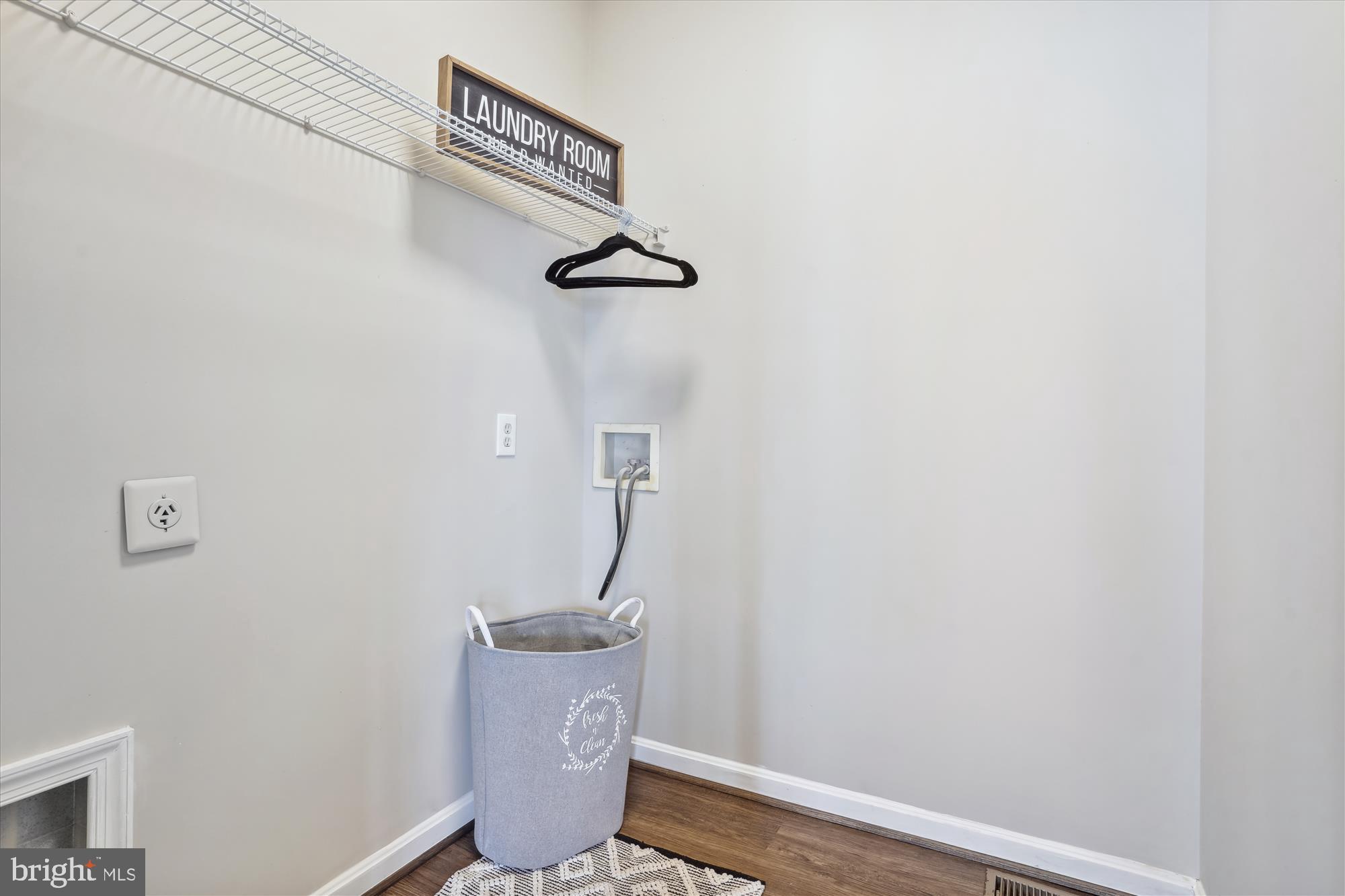 10204 NAPOLEON STREET