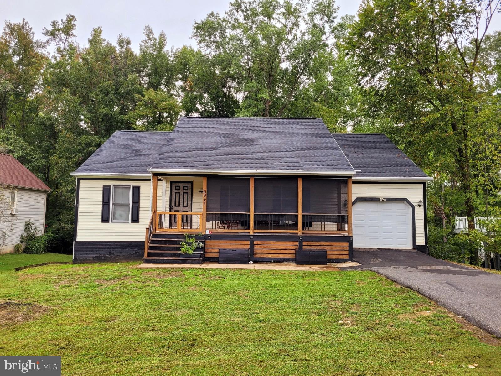 6943 RUNNYMEDE TRAIL