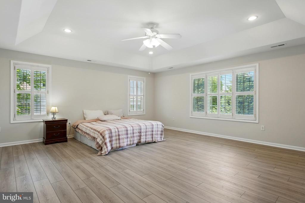 11209 SPRING MEADOW BOULEVARD