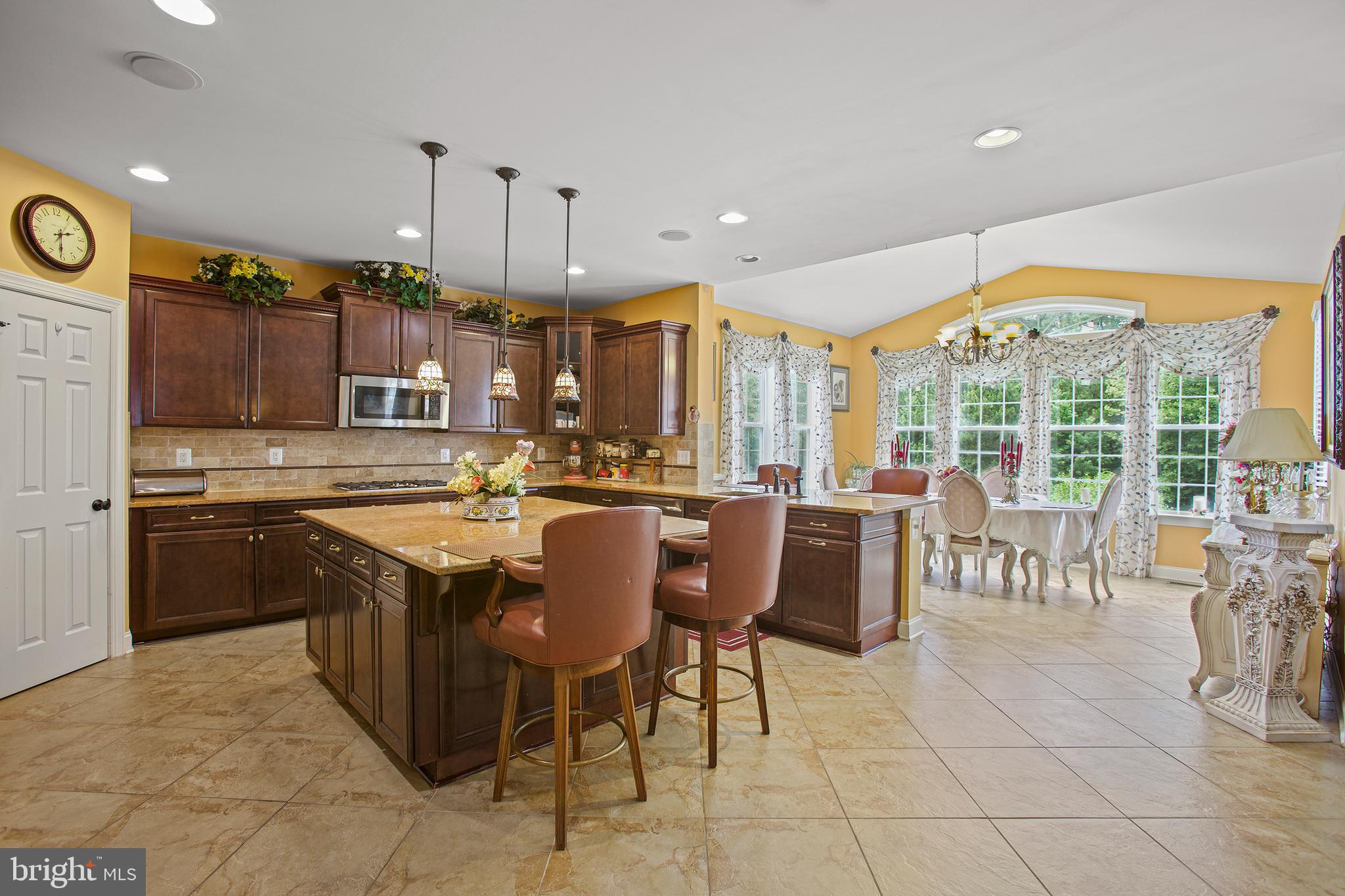 6109 BLACK OAK COURT