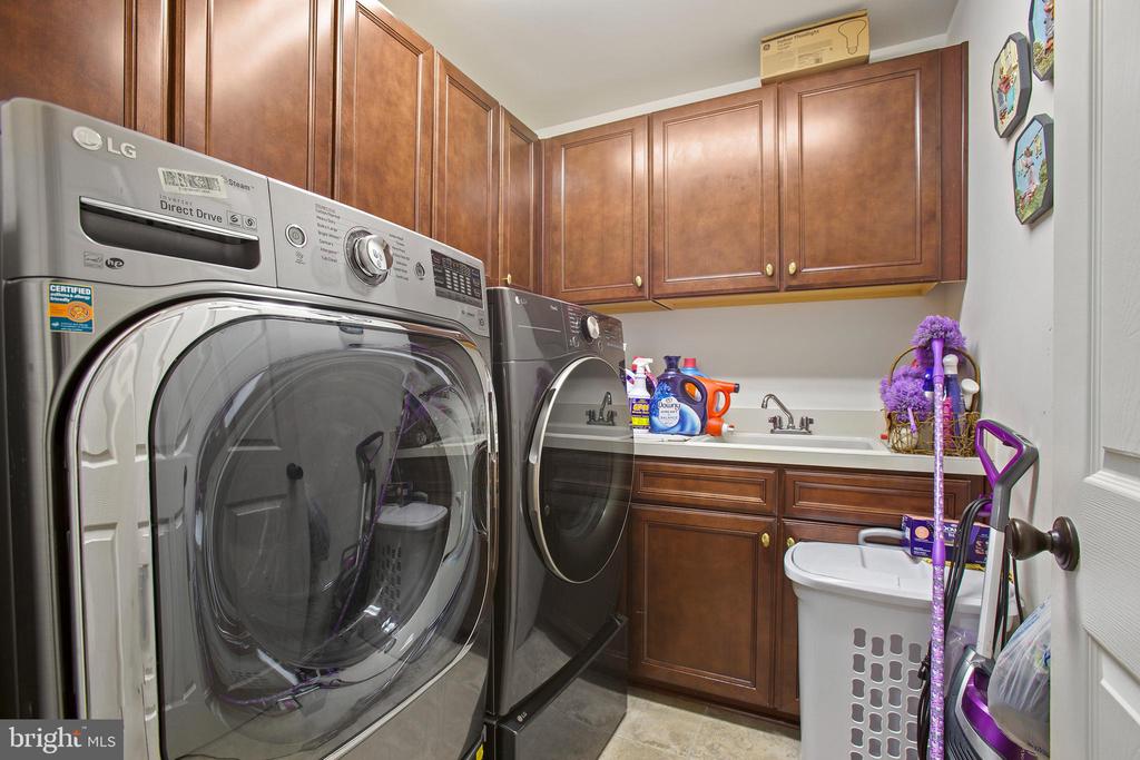 6109 BLACK OAK COURT