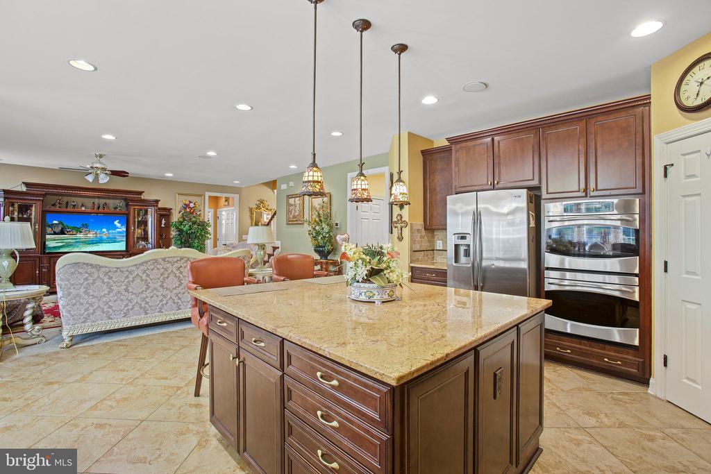 6109 BLACK OAK COURT