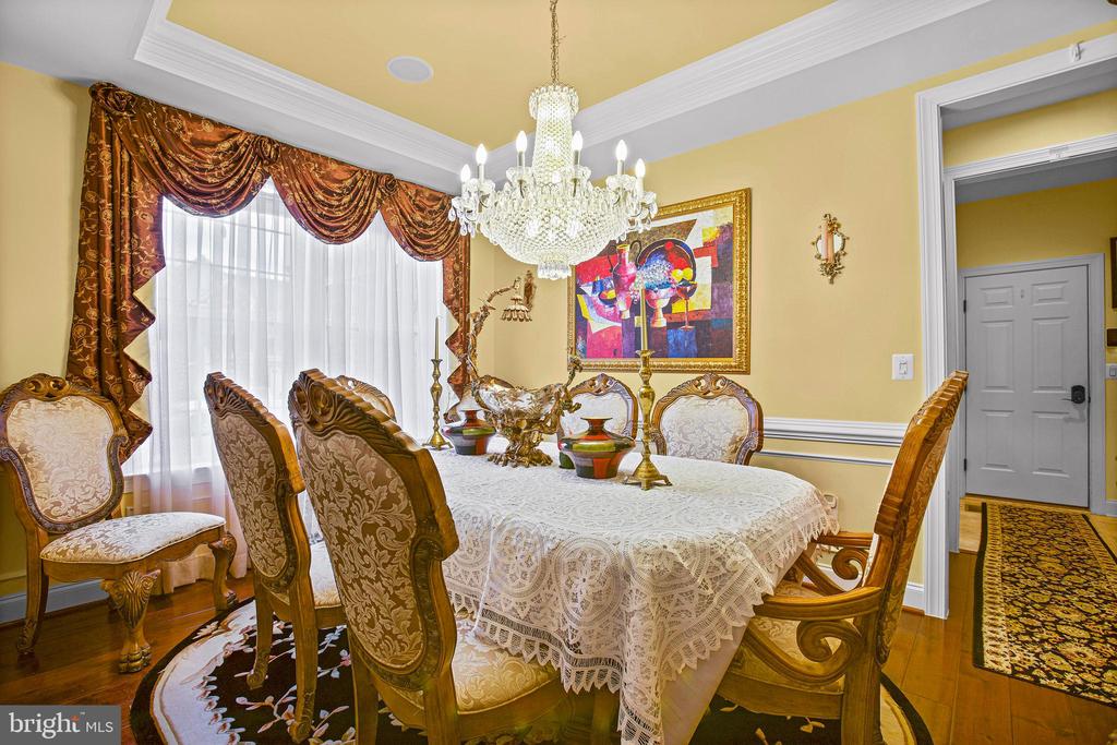 6109 BLACK OAK COURT