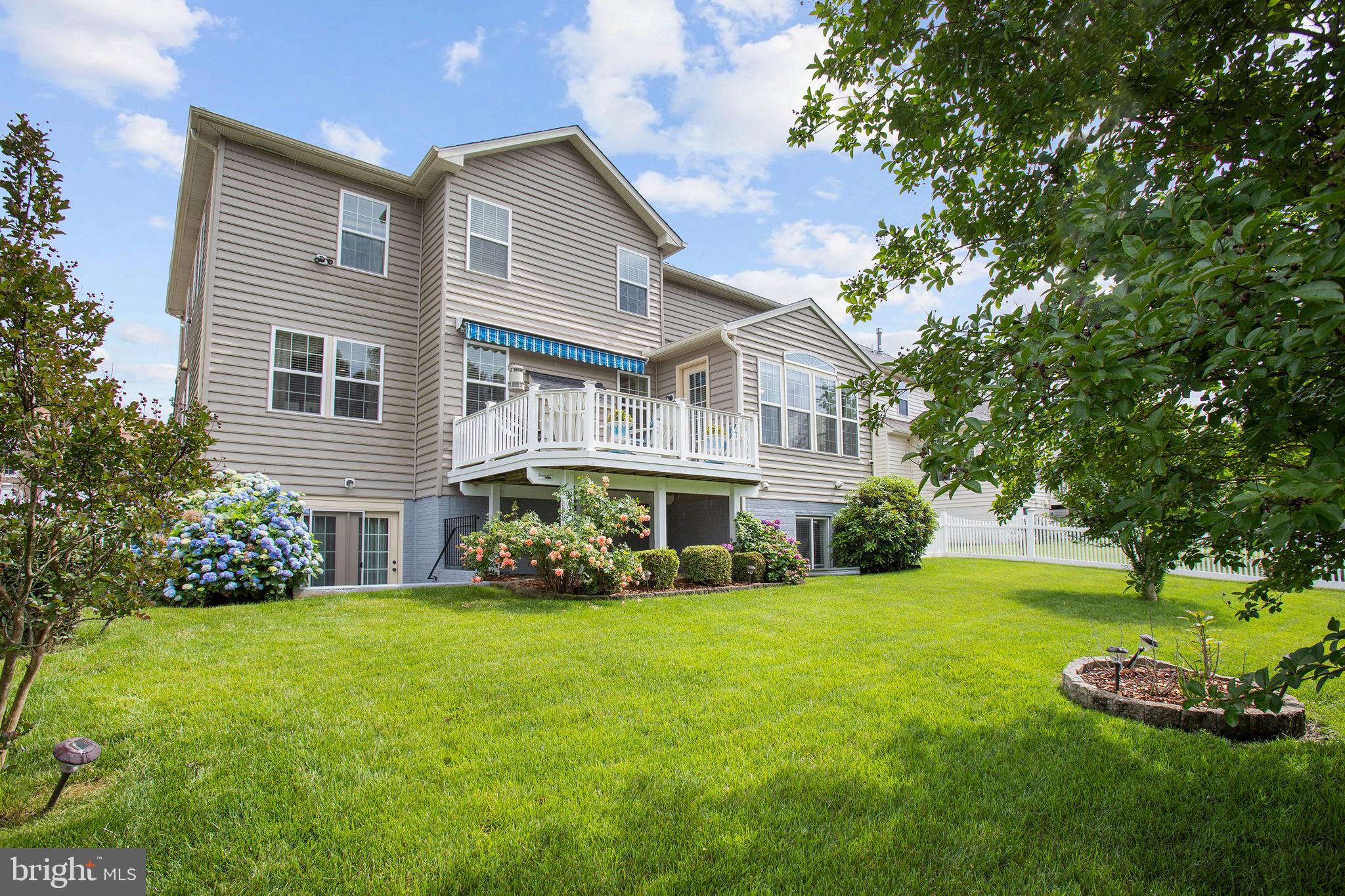 6109 BLACK OAK COURT