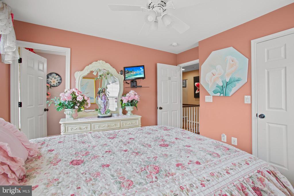 6109 BLACK OAK COURT