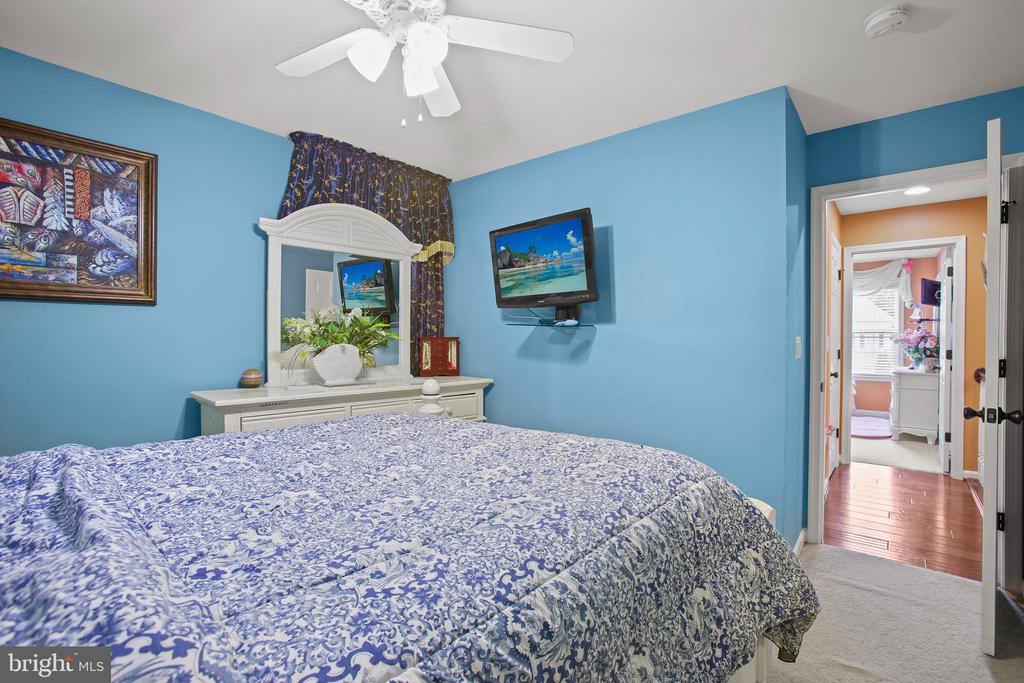 6109 BLACK OAK COURT