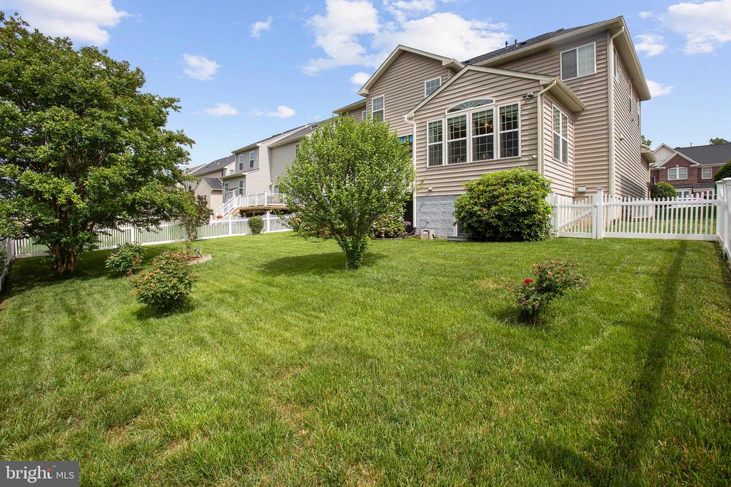 6109 BLACK OAK COURT