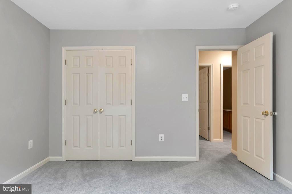 9400 AMERICA LANE