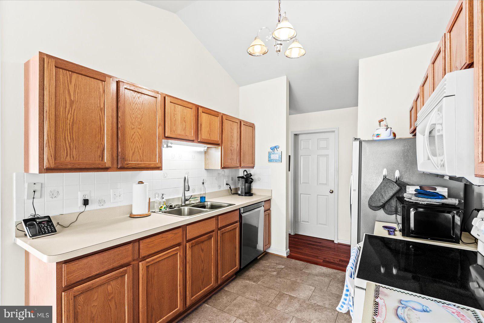 10415 KINGS COVE COURT